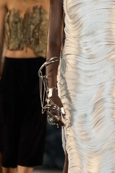 Look 25